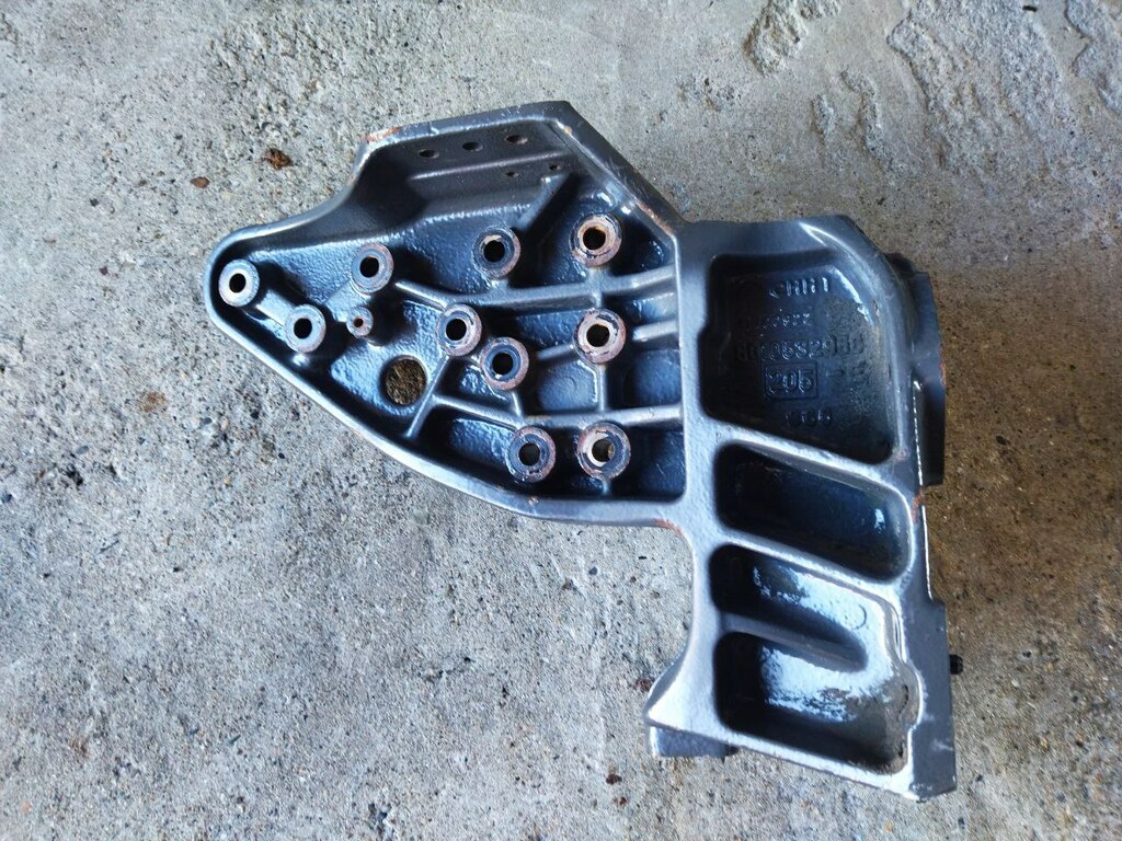 кронштейн стабилизатора кабины левый б/у - 4